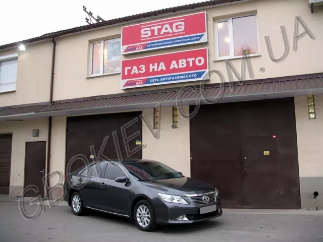 Gbo-na-Toyota-Camry-2.5-V50