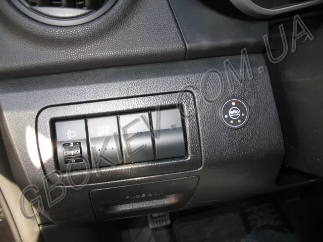 Кнопка переключения вида топлива на Mazda CX-7