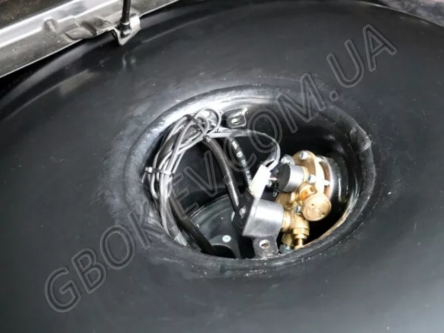 Gazovyy-ballon-na-BMW-X5-3-0