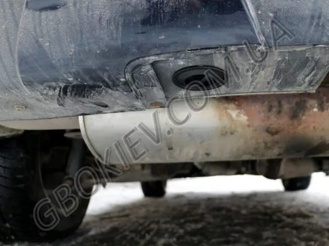 Zapravochnoye-ustroystvo-na-BMW-X5-3-0