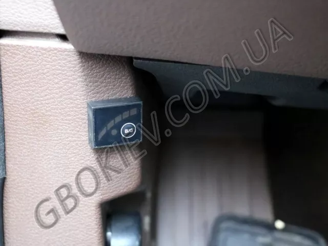 Pereklyuchatel'-vida-topliva-na-BMW-X5-3-0