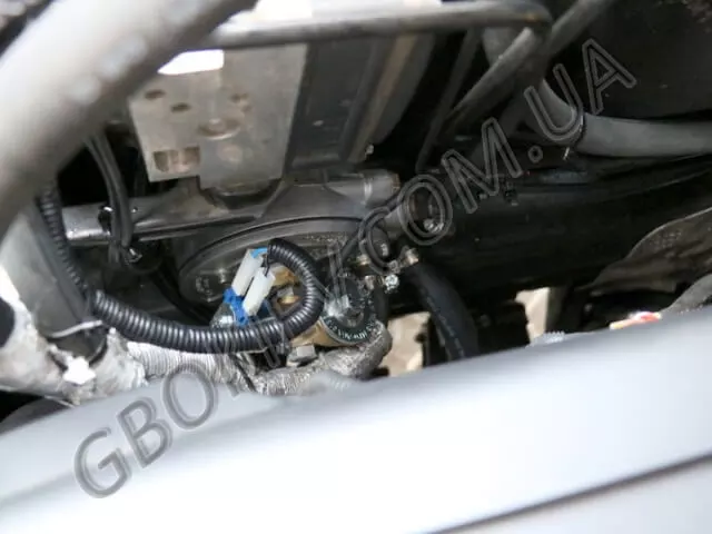 Gazovyy-reduktor-na-BMW-X5-3-0