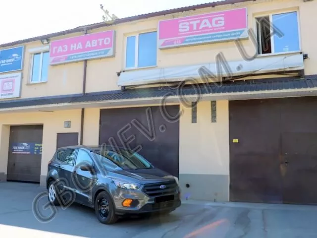 ustanovka-gbo-na-Ford-Escape-2-5-Landi-Renzo